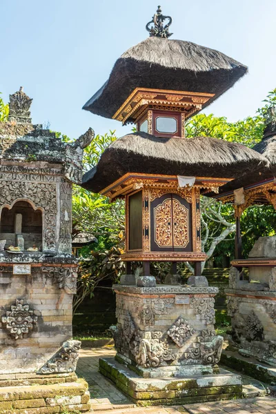 印尼巴厘岛巴图安寺多个小神殿. — 图库照片