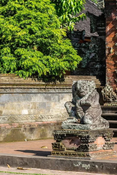 Kneeled monster statue at Batuan temple, Ubud, Bali Indonesia. — Stock Photo, Image