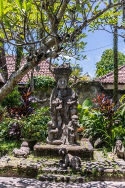 Dirty Duck Restaurant şehir merkezinde Quan Yin heykeli, Ubud, Bali I