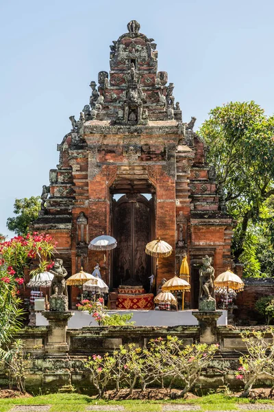 Διατηρημένη πύλη και πόρτα για να εξαφανιστεί βασιλικό παλάτι, Klungkung B — Φωτογραφία Αρχείου