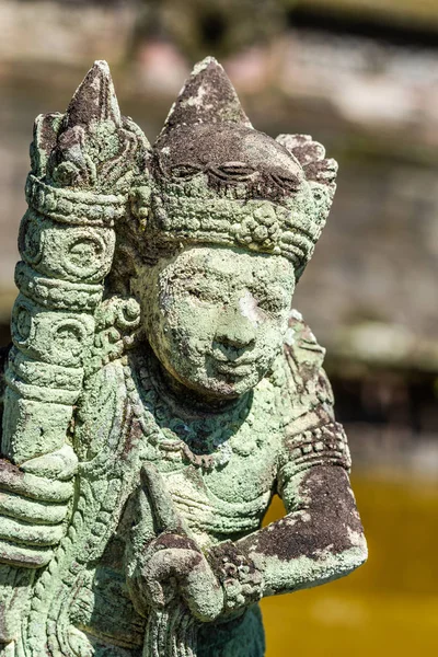 Green mold covered statue at Royal Palace, Klungkung Bali Indone — Stock Photo, Image