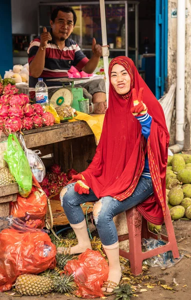 Gestos de mão positivos no Terong Street Market em Makassar, Sout — Fotografia de Stock