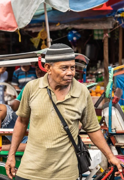 Retrato Hombre mayor en Terong Street Market en Makassar, South Su — Foto de Stock