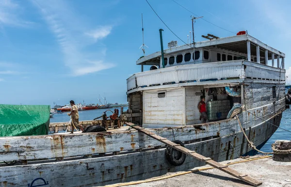 Wheelhouse of boat in Paotere Old Port of Makassar, South Sulawe — Stock Photo, Image