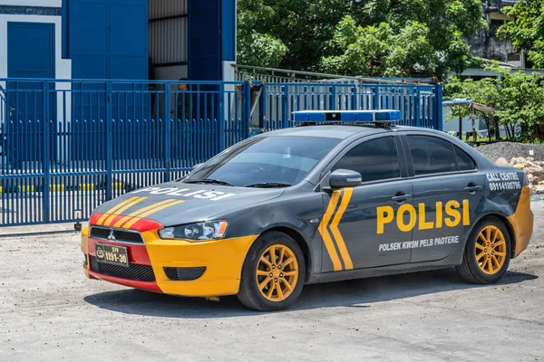 Carro de polícia rápido em Makassar, South Sulawesi, Indonésia . — Fotografia de Stock