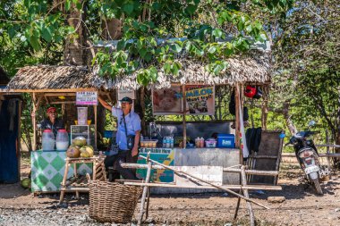 Puerto Princesa, Palawan, Filipinler'deki yiyecek ve içecek standı.