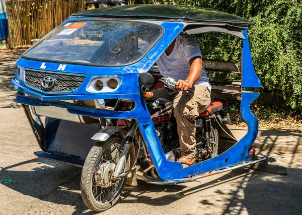 Blue motor-trehjuling taxi i Puerto Princesa, Palawan, filippinska — Stockfoto