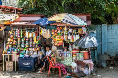 Plaza Quartel yakınlarındaki tüccar botları, Puerto Princesa, Palawan, Phi