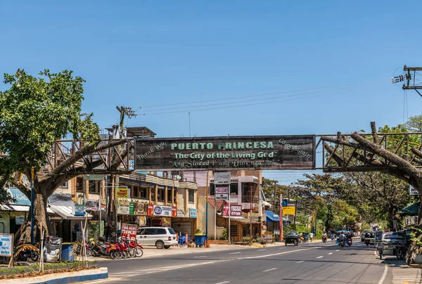 Avenida Rizal en Puerto Princesa, Palawan, Filipinas . —  Fotos de Stock