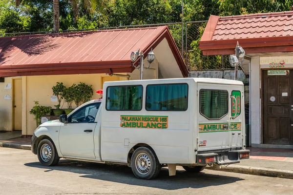 Ambulance v Puerto Princesa, Palawan, Filipíny. — Stock fotografie