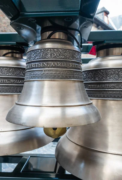 Fechar de Petit e Fritsen sino de carillon em Bruges, Flandres — Fotografia de Stock