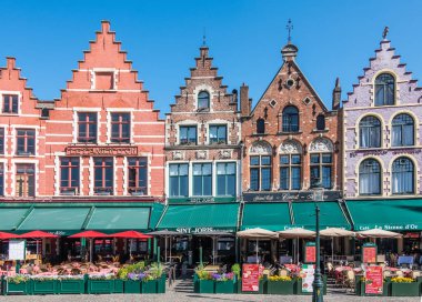 Bruges Markt Meydanı Cephe satır Nw tarafı, Flanders, Belçika.