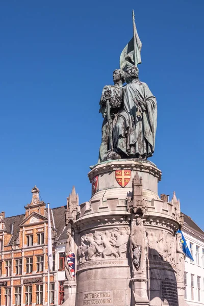 Jan Breydel and Pieter De Coninck statue in Bruges, Flanders, Be — Stock Photo, Image