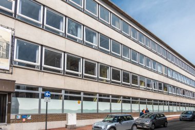 Knokke-Heist'teki Olvo okulunun sınıfları, Flanders, Belçika.