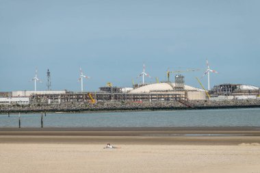 Zeebrugge limanındaki Lng terminali, Flanders, Belçika.