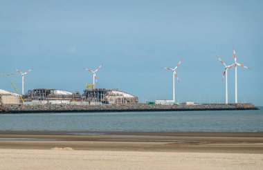 Zeebrugge limanındaki Lng terminali, Flanders, Belçika.