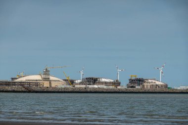Zeebrugge limanındaki Lng terminali, Flanders, Belçika.