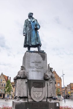 Diksmuide, Flanders, bel genel Jacques de Dixmude heykeli