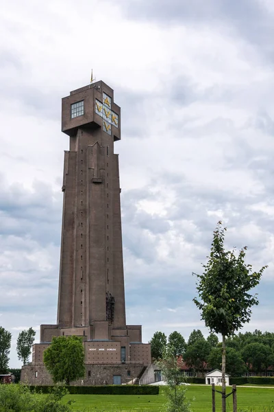 Ijzertoren in diksmuide, flanders, belgien. — Stockfoto