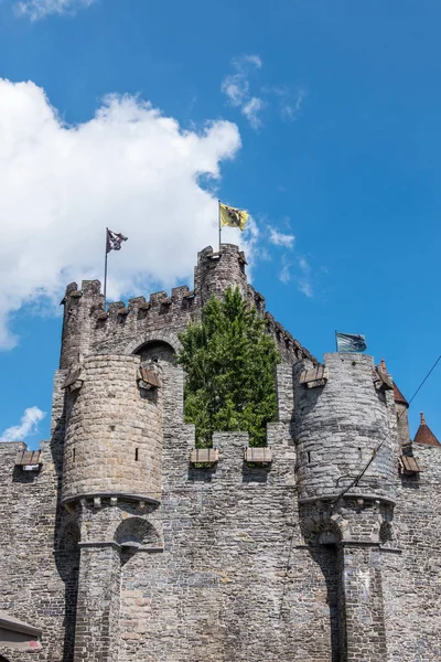 Torn och vallar av Gents slott, Flandern, Belgien. — Stockfoto