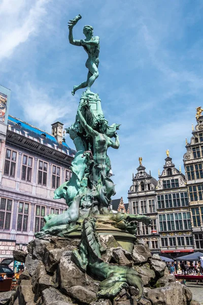 Brabo Statue in Antwerpen, Belgium. — Stock Photo, Image