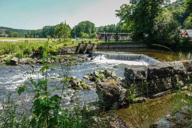 Grottes de Han mağara sisteminden ayrıldığında Lesse Nehri, Han-s