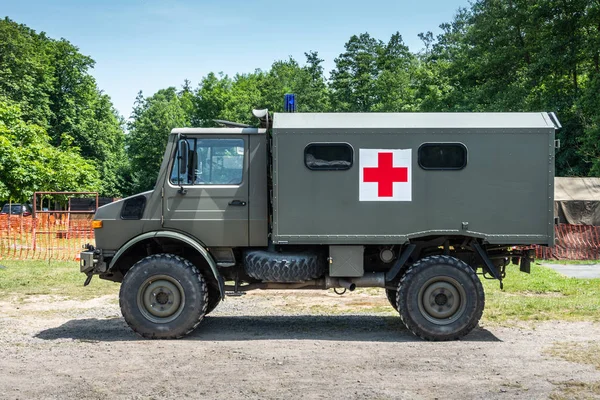 Camion ambulance militaire belge à Han-sur-lesse, Belgique . — Photo