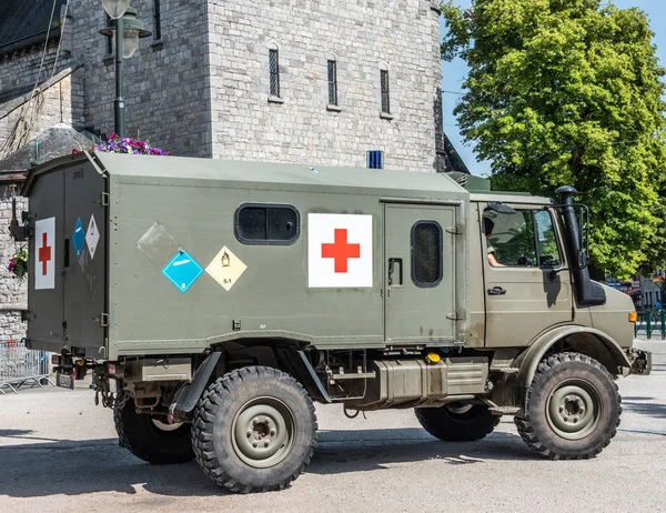 Camião de ambulância do exército belga em Han-sur-lesse, Bélgica . — Fotografia de Stock