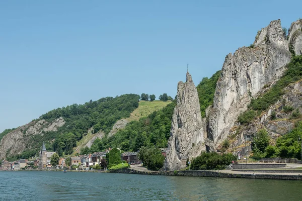 Vista más amplia en el lado sur de Le rocher Bayard a lo largo del río Meuse i —  Fotos de Stock