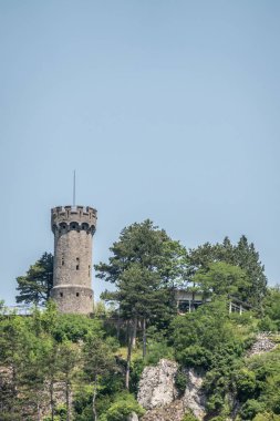 Dinant, Belçika'daki Citadelle kulesini izleyin.
