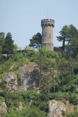 Dinant, Belçika'daki Citadelle kulesini izleyin.