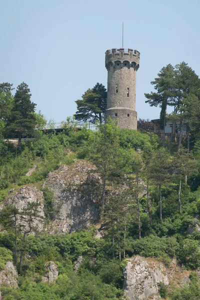 Dinant, Belçika'daki Citadelle kulesini izleyin.