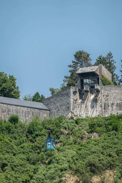 Cable car bringing visitors to Citadelle in Dinant, Belgium. — Stock Photo, Image