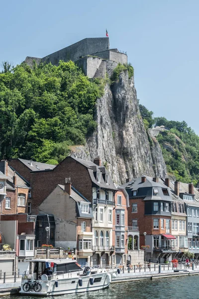 Sett från höger nord bank. toppen av Citadelle i Dinant, Belgien — Stockfoto