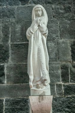 Collegiale Notre Dame de Din Sainte Therese Modern heykeli