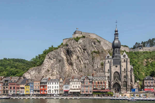 Notre Dame Church och Citadelle från motsatta River bank i dina — Stockfoto