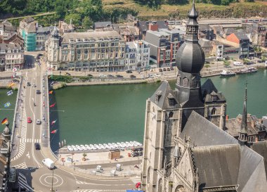 Charles de Gaulle köprü ve üniversite Notre Dame Dinant, Be