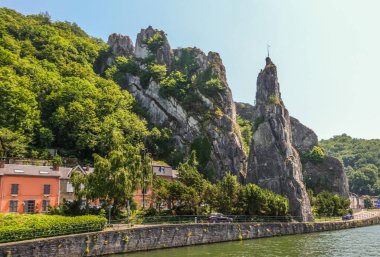 Dinant, Belg Meuse Nehri boyunca Le rocher Bayard Kuzey tarafı