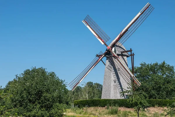 Vindmøllen Schulen, Bokrijk Belgien . - Stock-foto