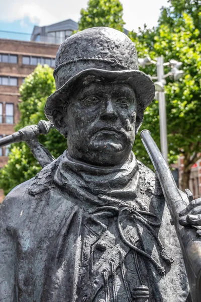 One of many figure statue on Rembrandtplein, Amsterdam, the Neth — Stock Photo, Image