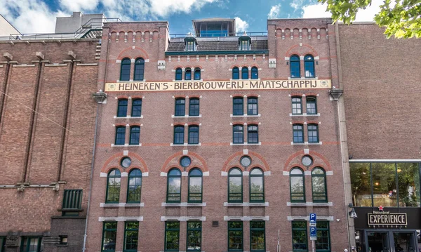 Historiskt Heineken bryggeri i Amsterdam, Nederländerna. — Stockfoto