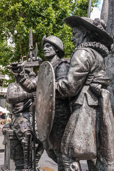 Three soldier figure statues on Rembrandtplein, Amsterdam, the N — Stock Photo, Image