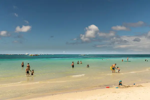 白いビーチ砂とアズール海水、バラバッグ、ボラカイ島、フィリッピ — ストック写真