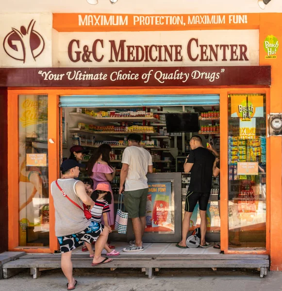 G&C Medicine Center at D' mall de Boracay i Balabag, Boracay, pH — Stockfoto