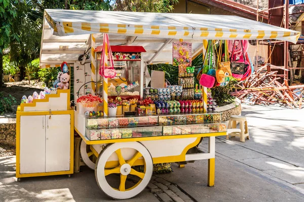 Candy push cart en D 'Mall de Boracay en Balabag, Boracay, Philip —  Fotos de Stock