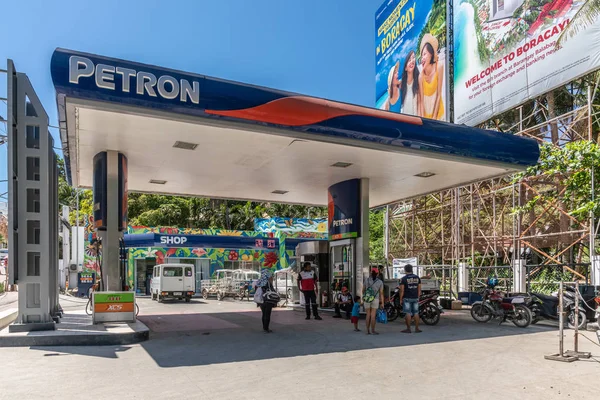 Σταθμός βενζίνης Petron κοντά στο λιμάνι Cagban, Μανάνοκ-Μάνοκ, Μπορακάι, — Φωτογραφία Αρχείου