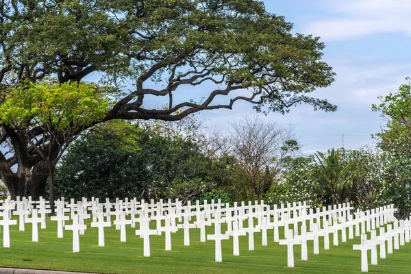 Closeup of rows of crosses at American Cemetery and Memorial, Ma — Stock Photo, Image