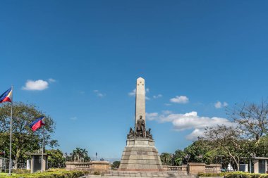 Manila Filipinler Rizal Park'ta Rizal Anıtı geniş çekim.
