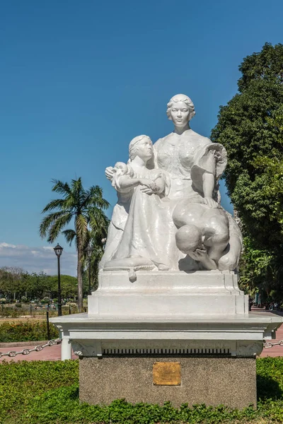 마닐라 Ph의 리잘 공원에서 라 마드레 필리핀 기념비의 클로즈업 — 스톡 사진