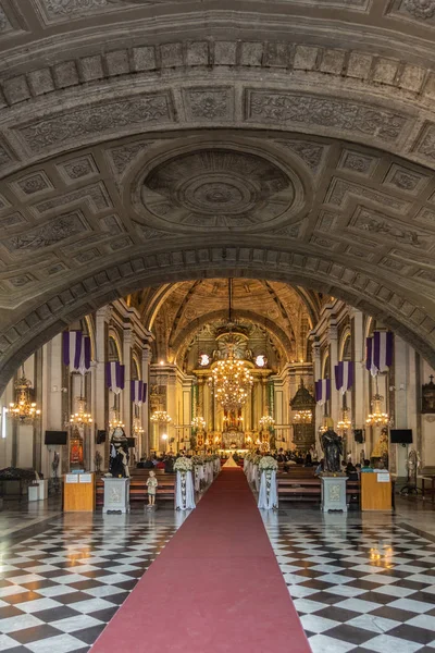 Eingangshalle, Kirchenschiff und Altarraum der Kirche San Augustin, Manila — Stockfoto